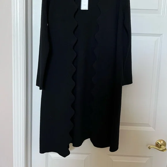 Max Sport nwt women’s size Medium, black long cardigan, scalloped edge front - Picture 1 of 7